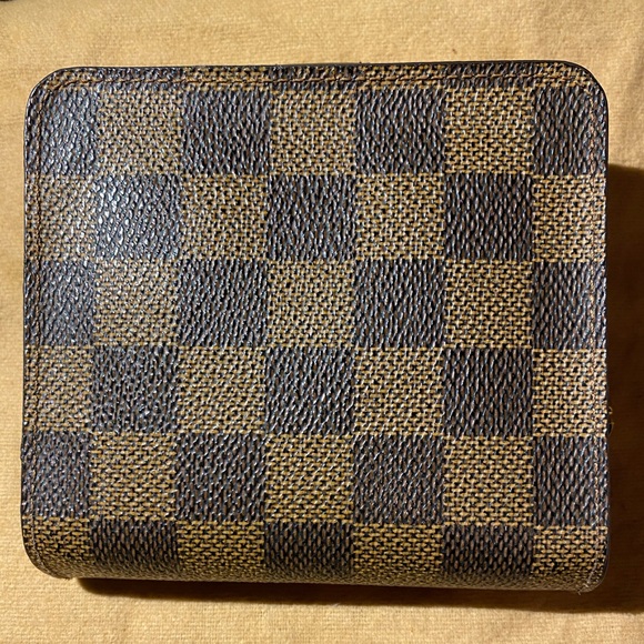 Louis Vuitton Wallet - Picture 2 of 7